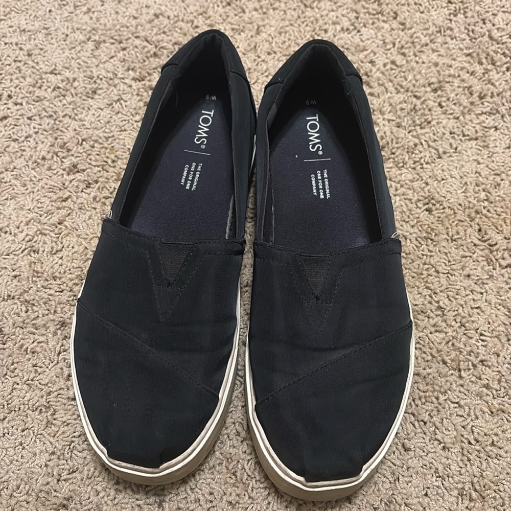 Toms slip on